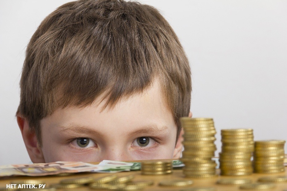 Маленький Скрудж: стоит ли бороться с детской жадностью?